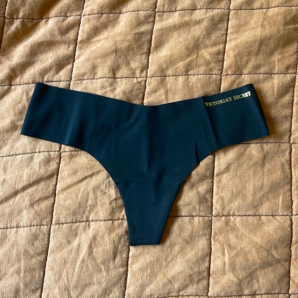 NWT - Seamless VS Thong - size small